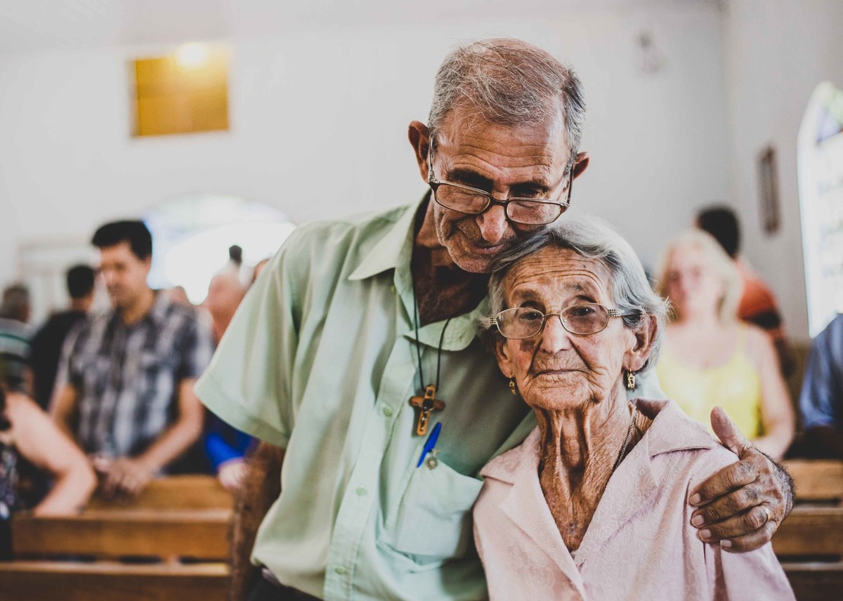 fotografia de familia entre mãe e filhos