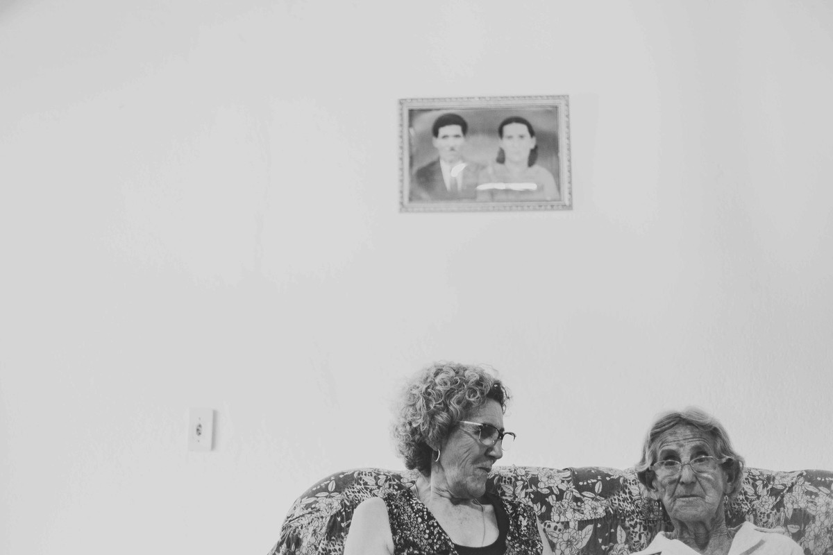 retrato de familia dentro de casa