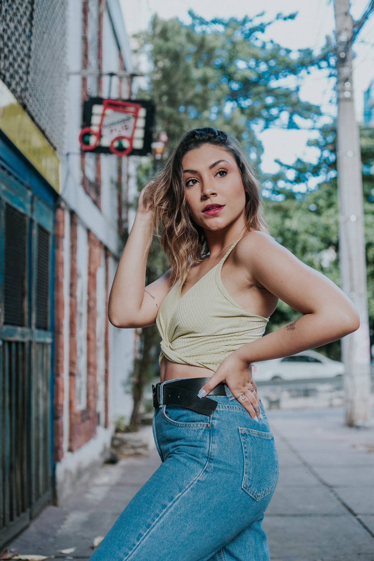 ensaio feminino urbano no estilo life style feito na savassi em belo horizonte 