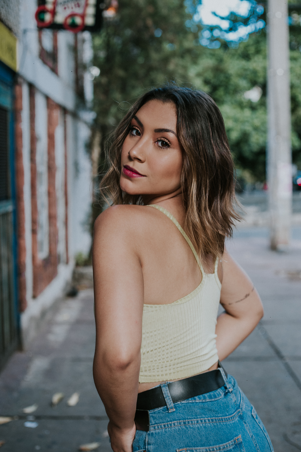 ensaio feminino urbano no estilo life style feito na savassi em belo horizonte 