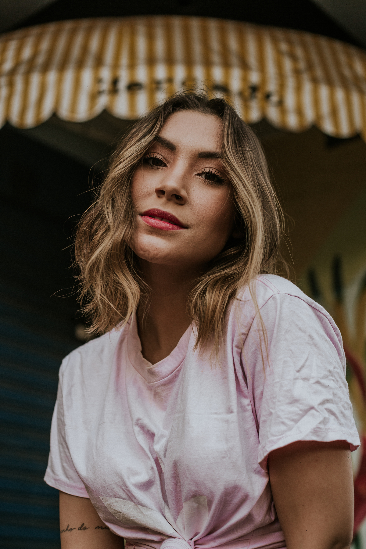 ensaio feminino urbano no estilo life style feito na savassi em belo horizonte 