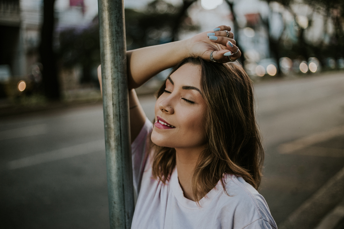 ensaio feminino urbano no estilo life style feito na savassi em belo horizonte 