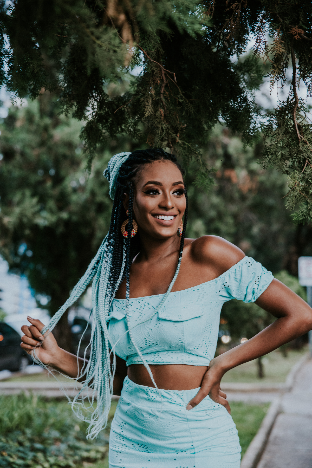 Ensaio feminino em belo horizonte estilo urbano e com tranças afro coloridas