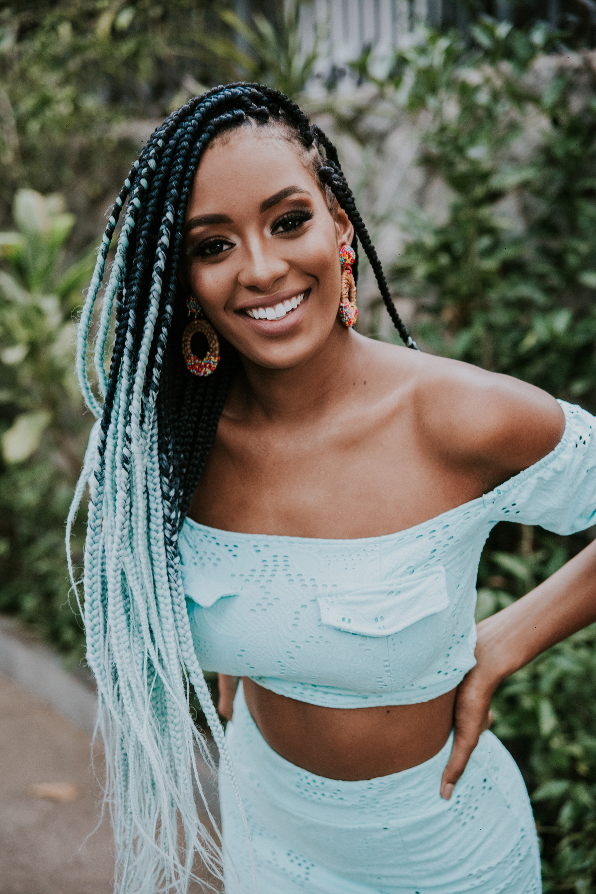 Ensaio feminino em belo horizonte estilo urbano e com tranças afro coloridas