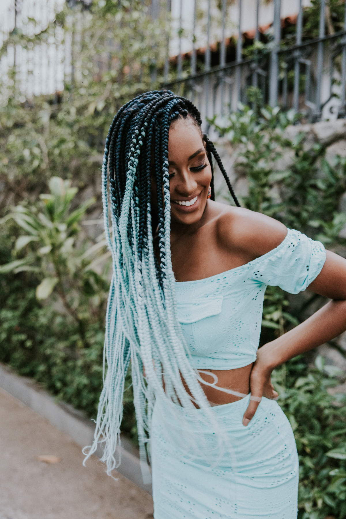Ensaio feminino em belo horizonte estilo urbano e com tranças afro coloridas