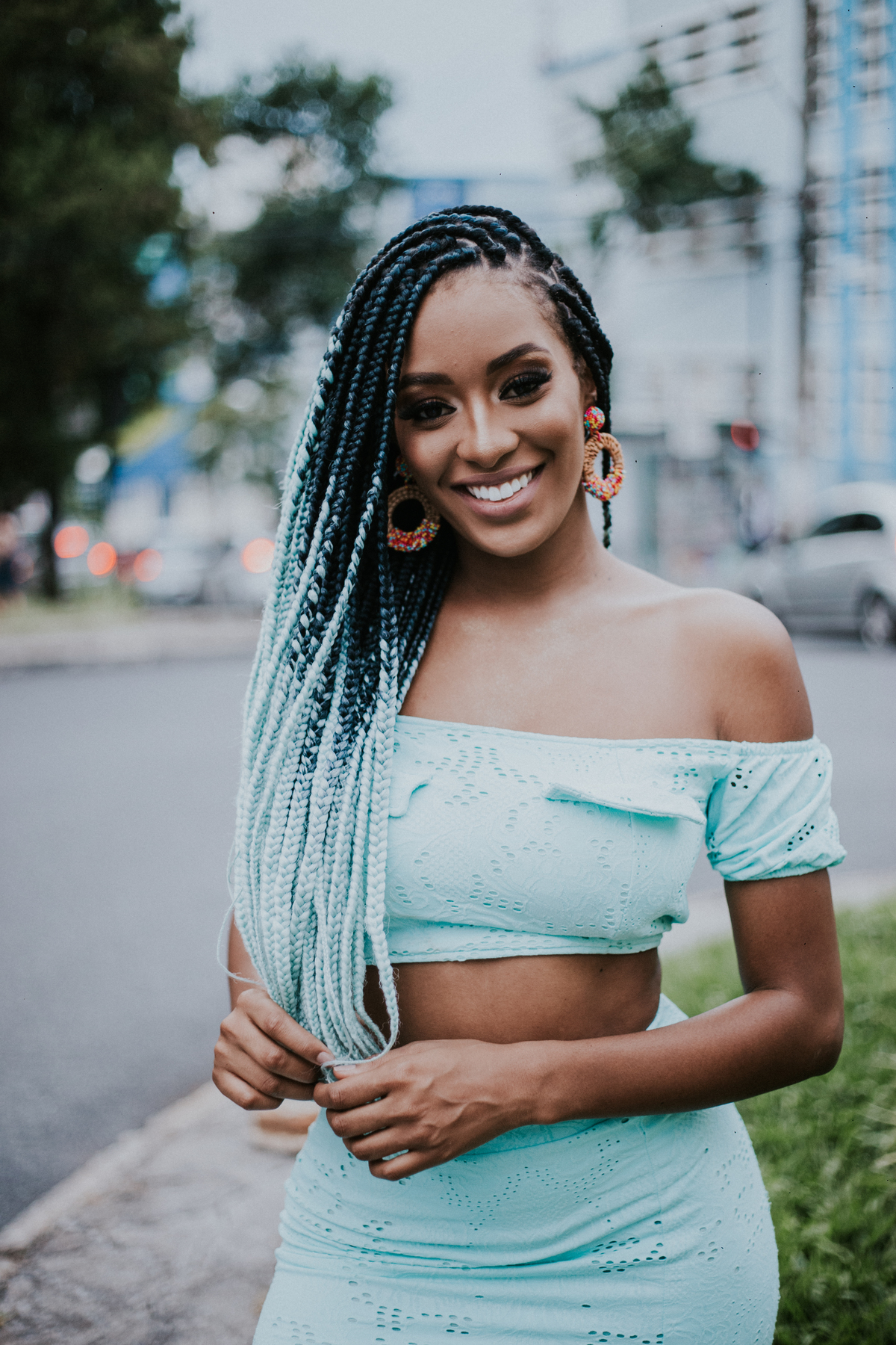 Ensaio feminino em belo horizonte estilo urbano e com tranças afro coloridas