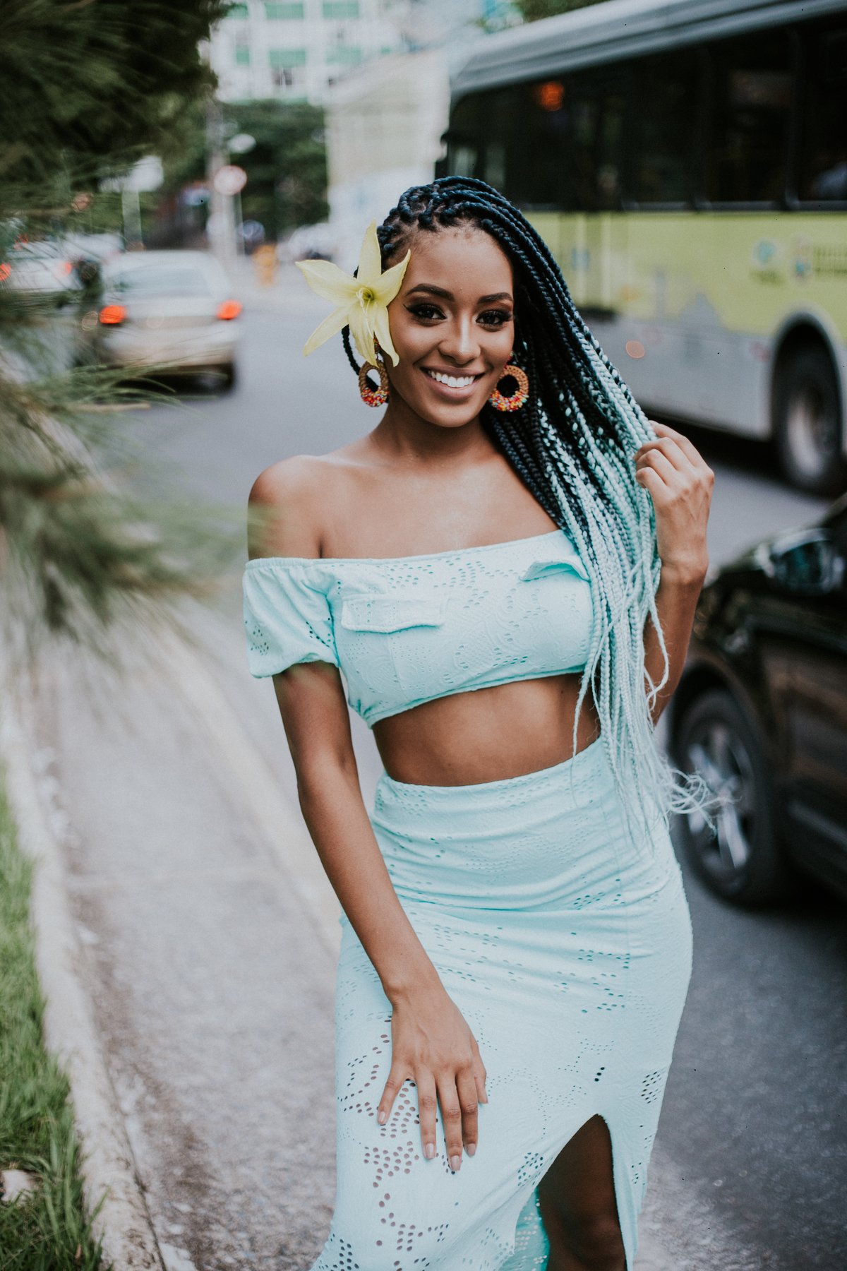 Ensaio feminino em belo horizonte estilo urbano e com tranças afro coloridas