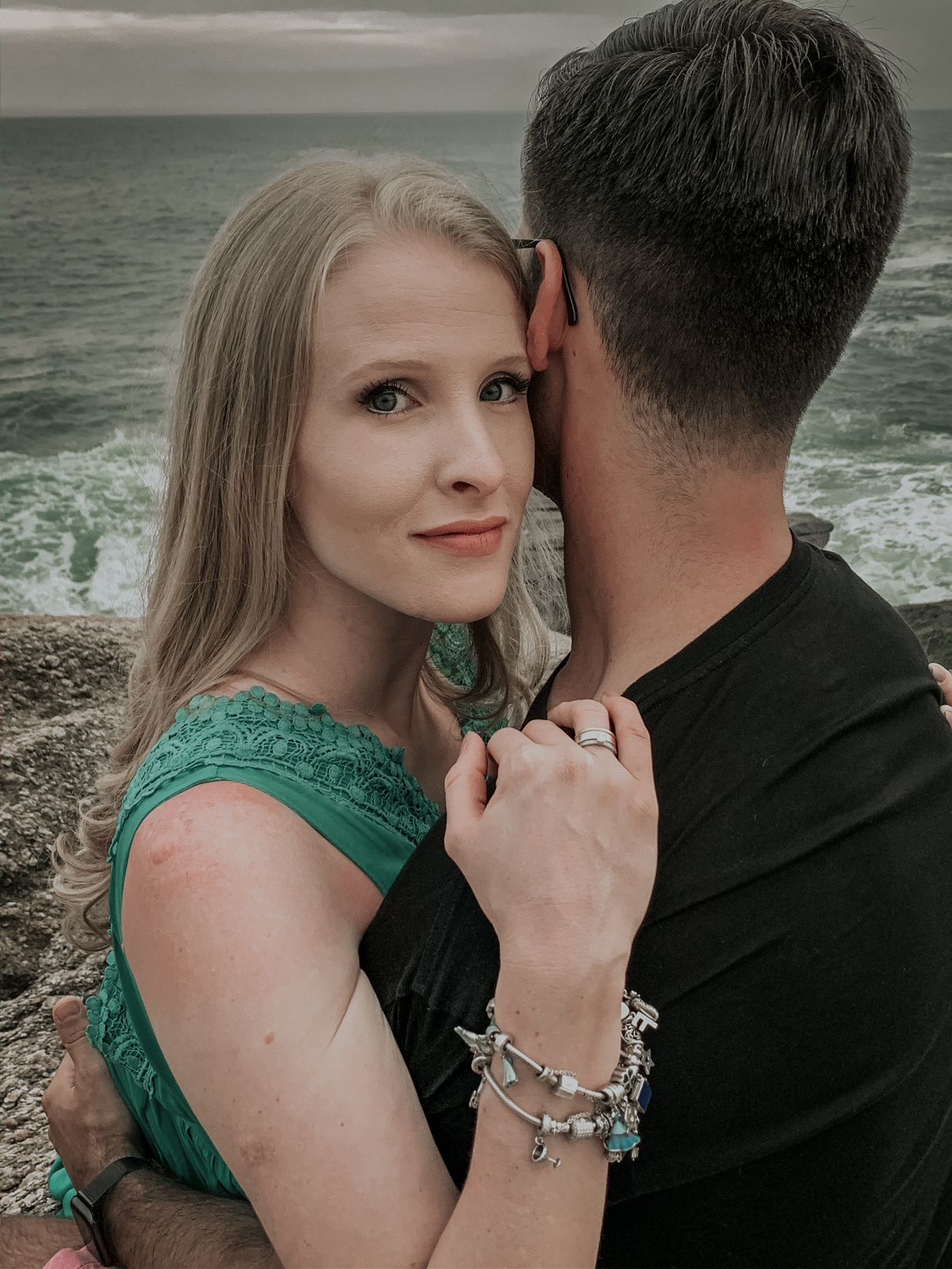 Destination pre wedding para o Rio de Janeiro, inspiração de fotografia e look para pré wedding na praia. Fotos praia do Leblon, ipanema, copacana e arpoador.