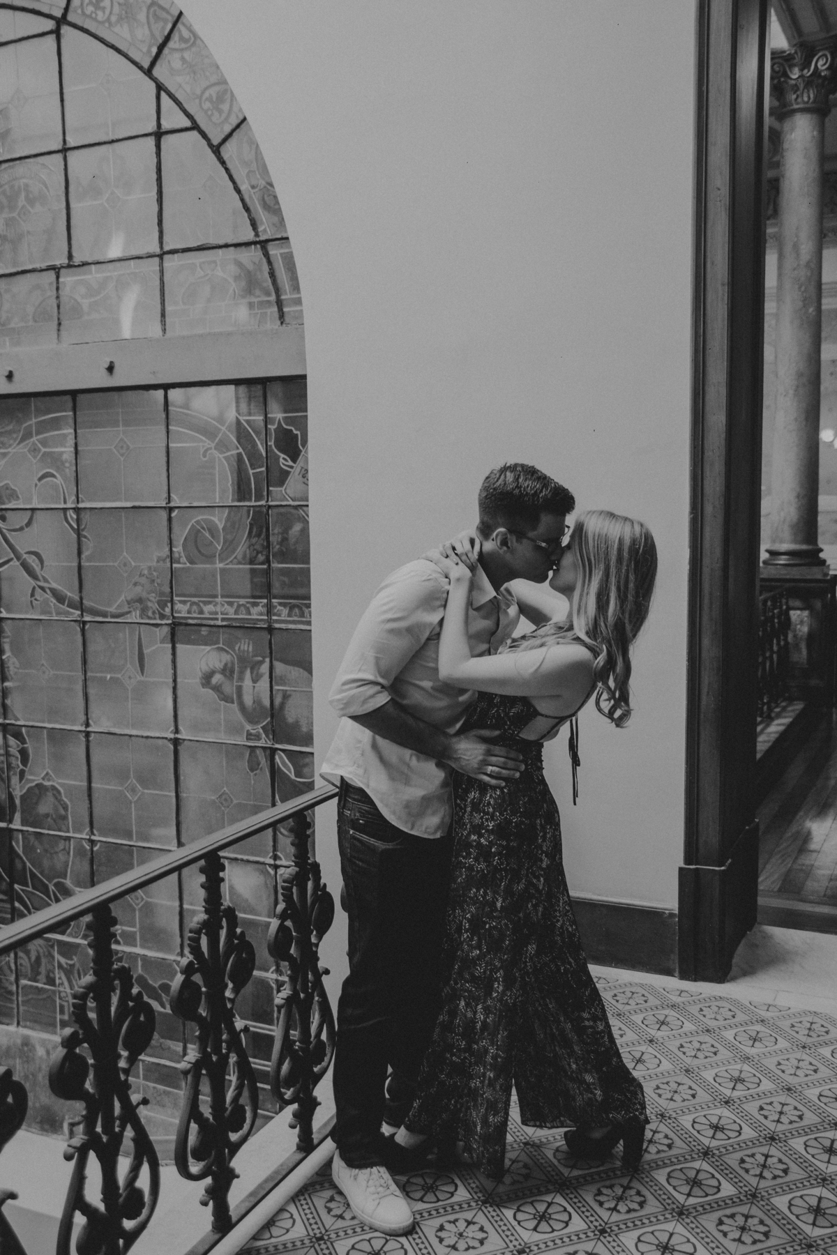 Destination pre wedding para o Rio de Janeiro, ensaio de casal feito no museu do rio de janeiro