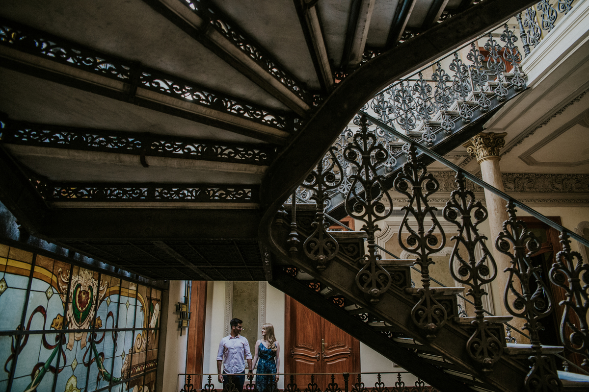Destination pre wedding para o Rio de Janeiro, ensaio de casal feito no museu do rio de janeiro