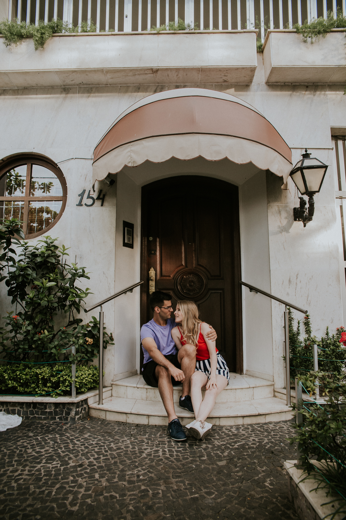 Destination pre wedding para o Rio de Janeiro, fotografia de casal viajante no bairro da Urca no Rio