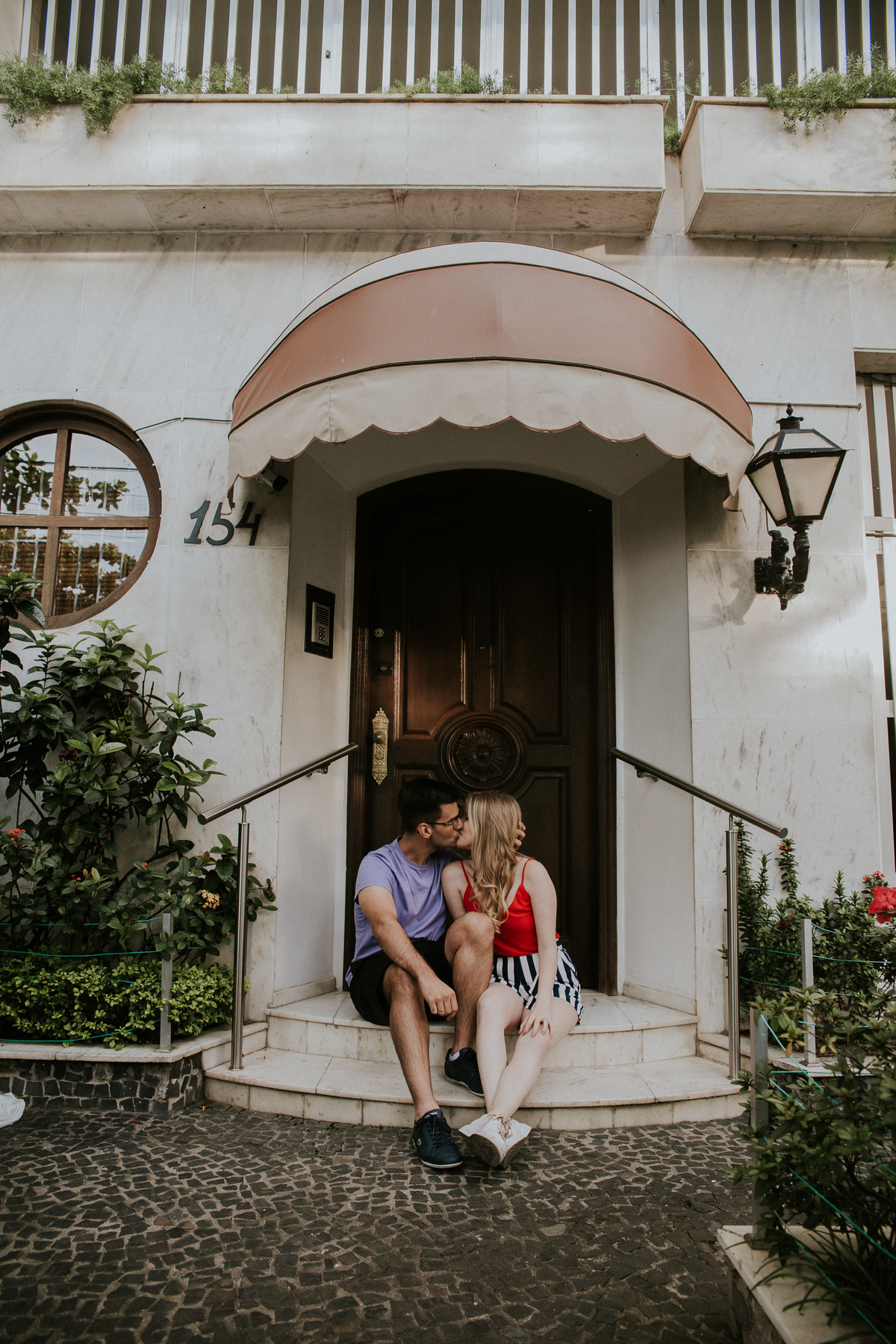 Destination pre wedding para o Rio de Janeiro, fotografia de casal viajante no bairro da Urca no Rio