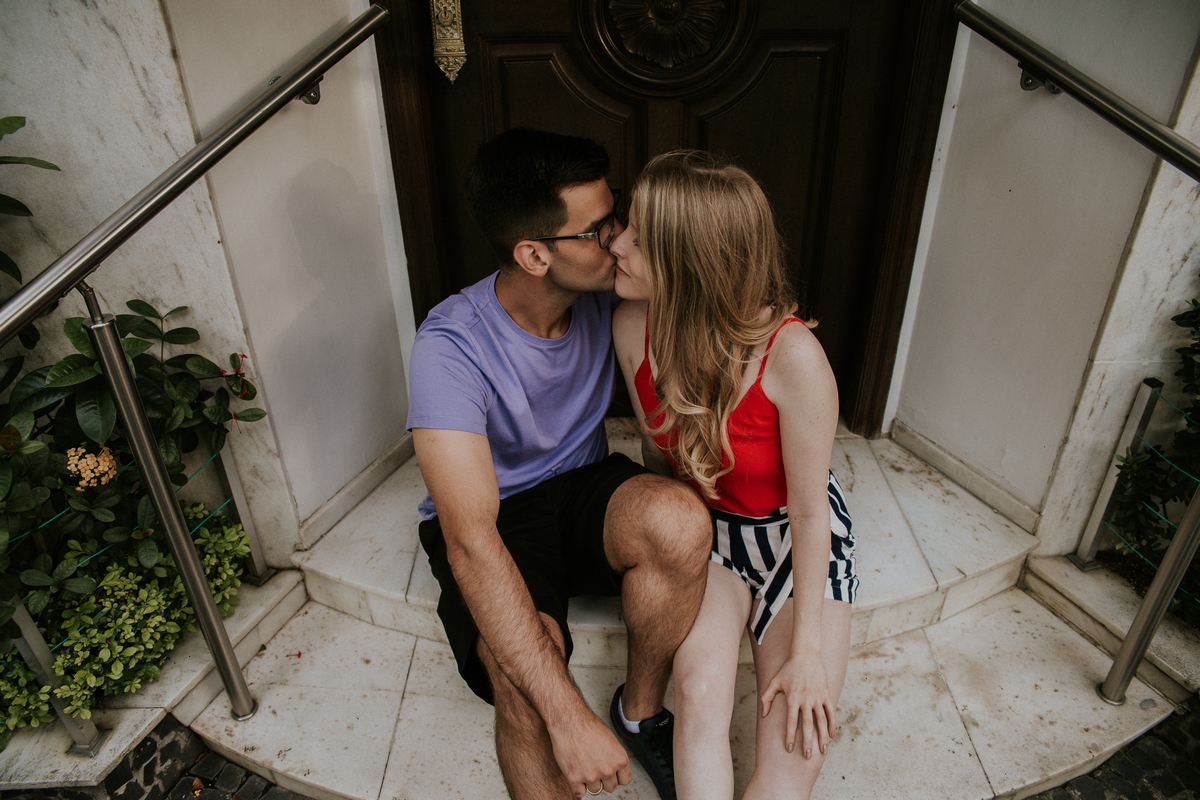 Destination pre wedding para o Rio de Janeiro, fotografia de casal viajante no bairro da Urca no Rio