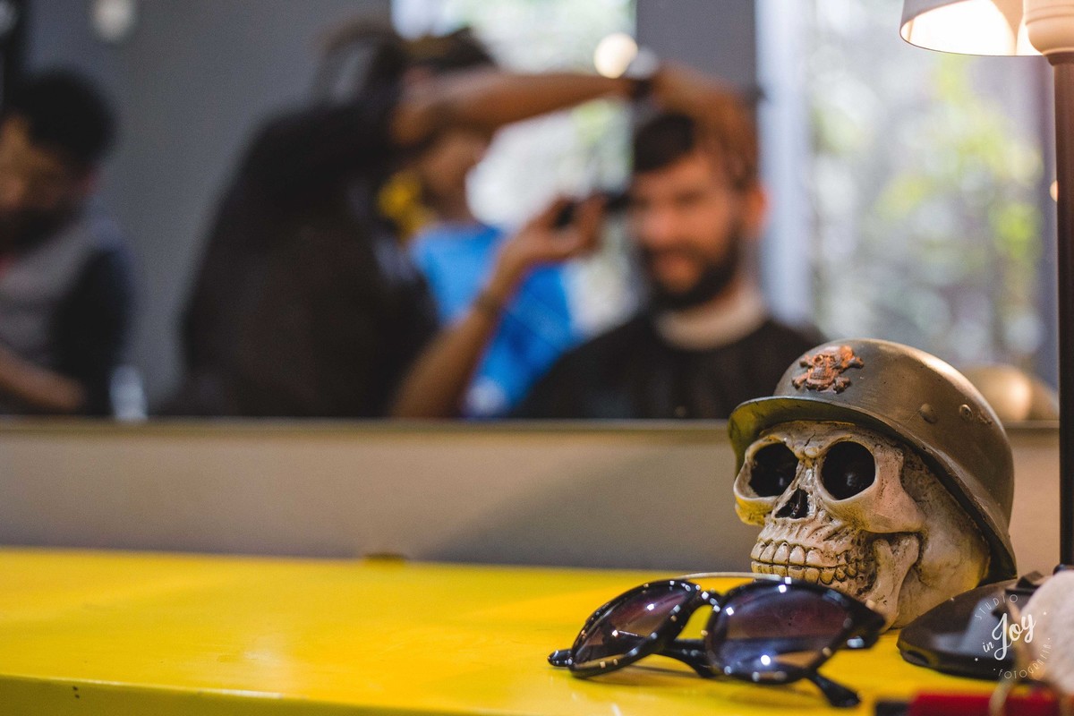 enfeite de caveira no salão senhor mustache