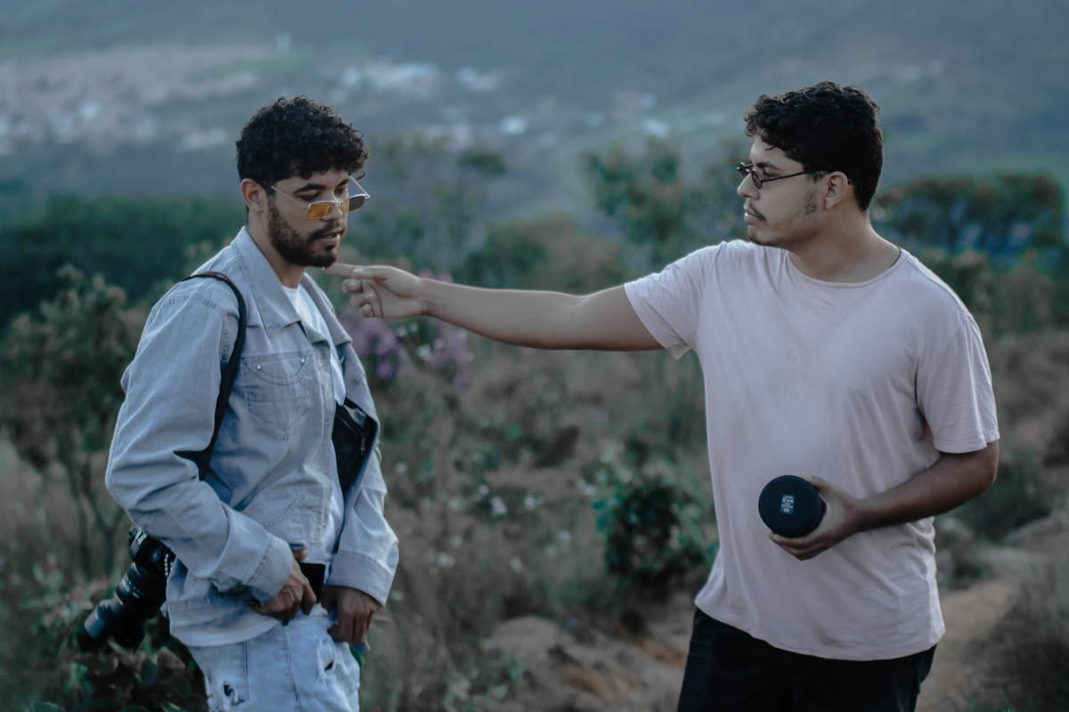 inspiração de ensaio masculino ao ar livre. Ideias de roupas e estilo para ensaio masculino