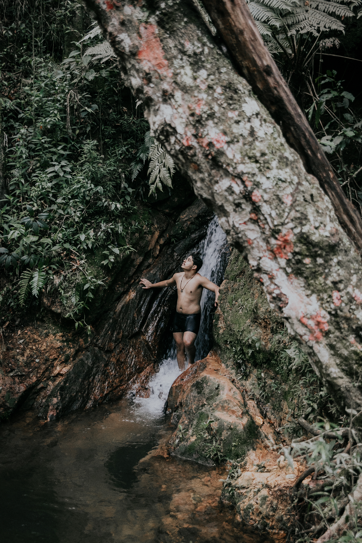 inspiração de ensaio masculino ao ar livre. Ideias de roupas e estilo para ensaio masculino