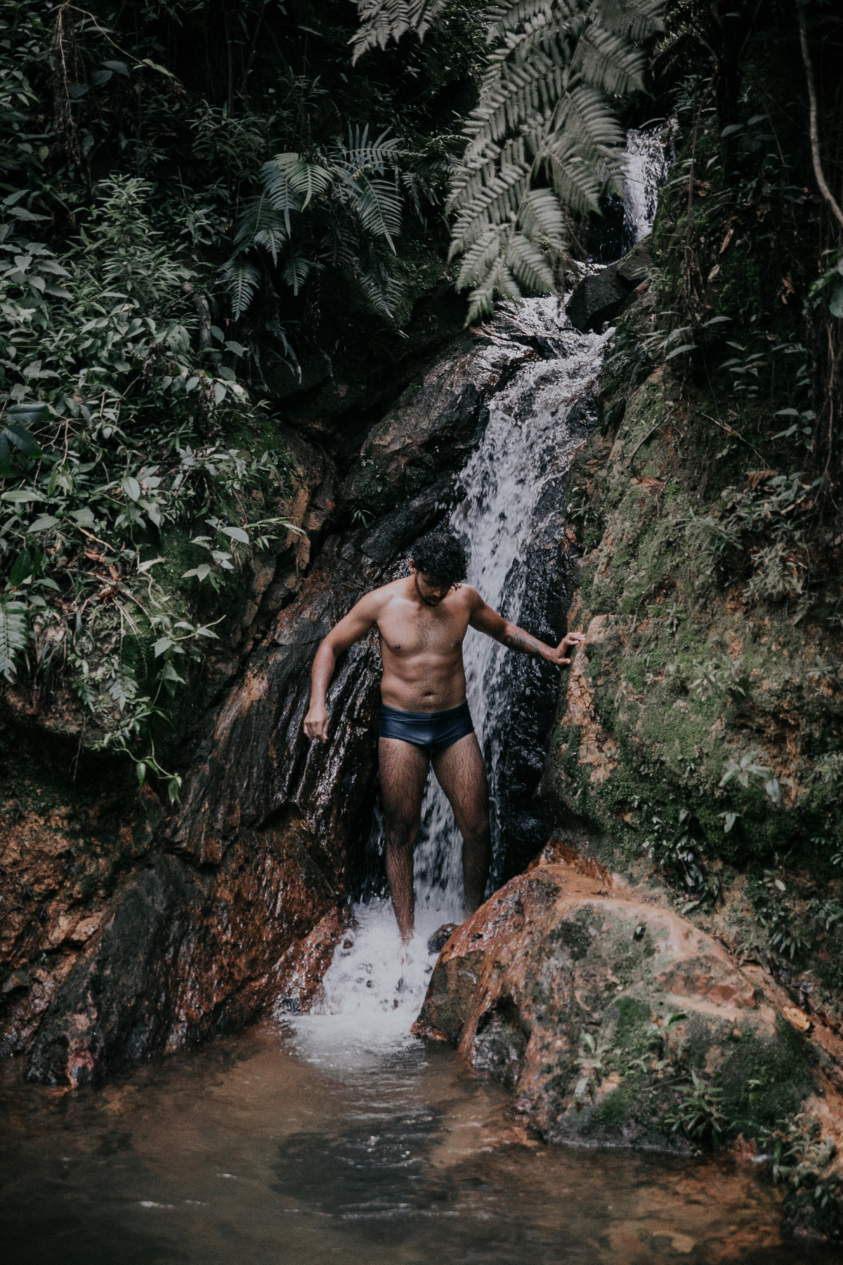 inspiração de ensaio masculino ao ar livre. Ideias de roupas e estilo para ensaio masculino