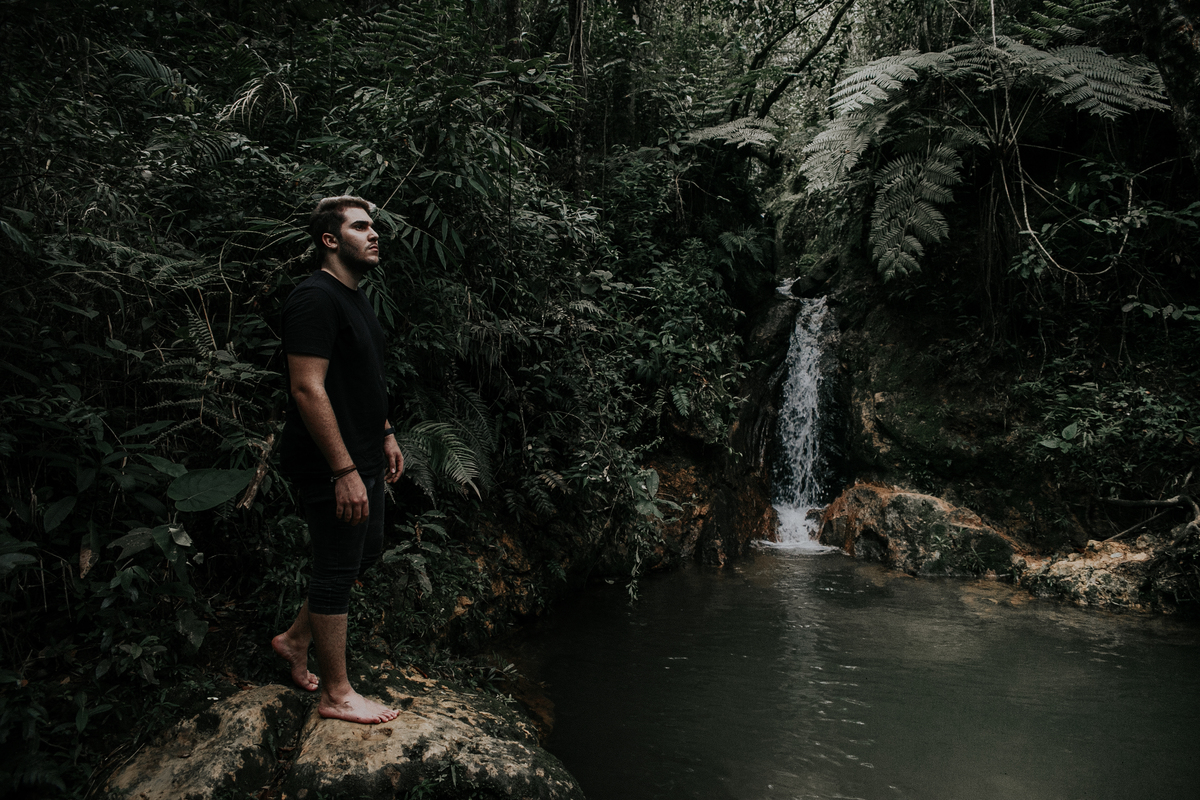 inspiração de ensaio masculino ao ar livre. Ideias de roupas e estilo para ensaio masculino