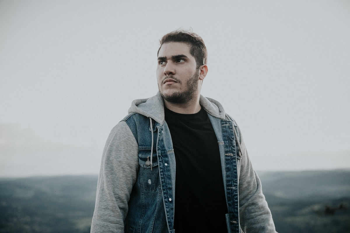 inspiração de ensaio masculino ao ar livre. Ideias de roupas e estilo para ensaio masculino