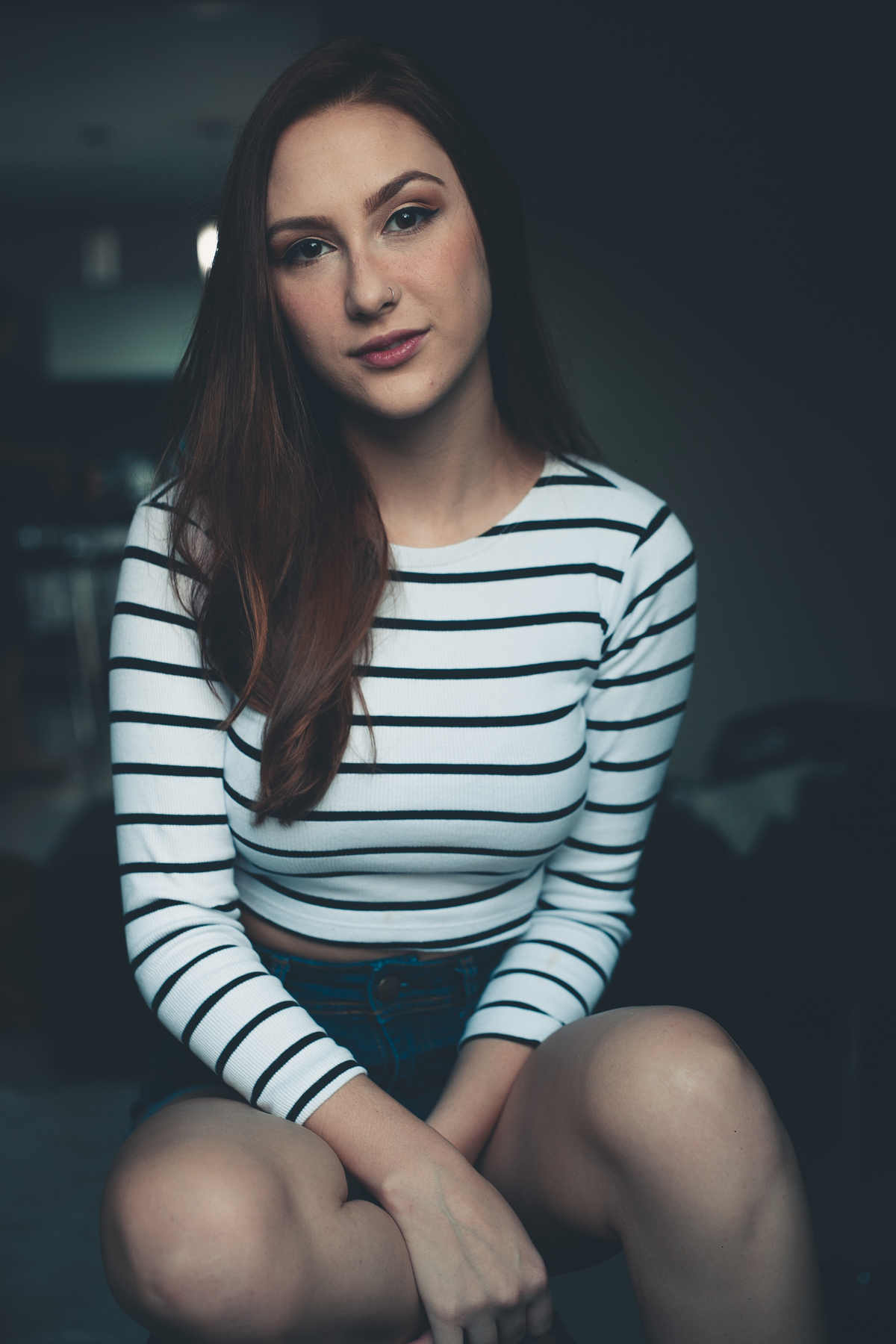 Ensaio feminino casual em casa no qual usamos inspiração de diversas poses e vários looks para ensaio fotografico indoor.