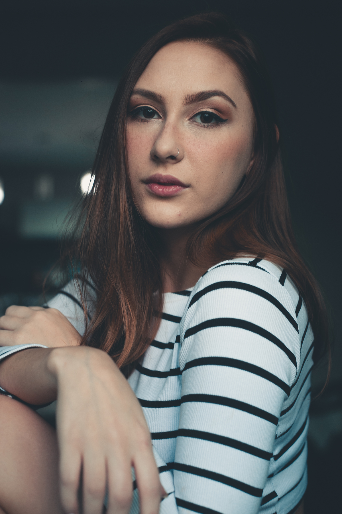 Ensaio feminino casual em casa no qual usamos inspiração de diversas poses e vários looks para ensaio fotografico indoor.