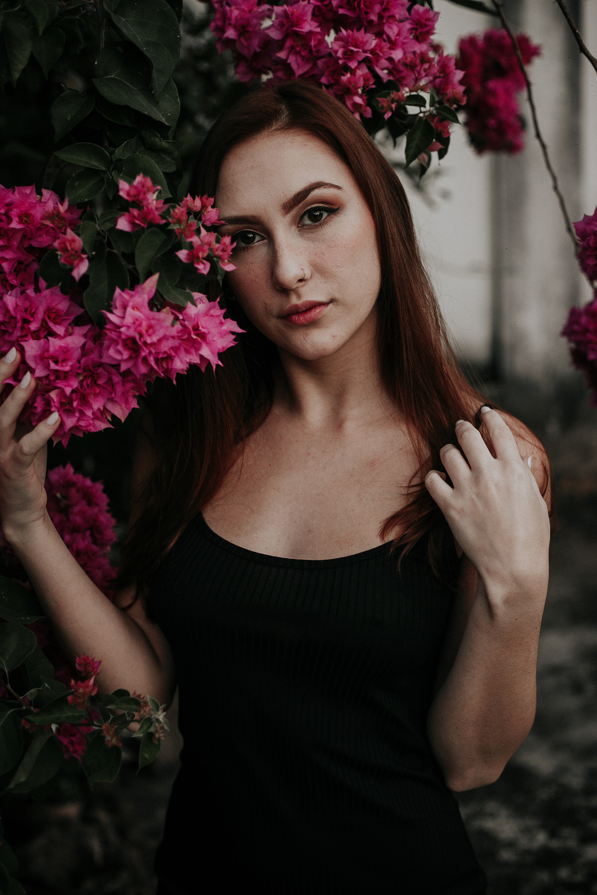 Ensaio feminino casual em casa no qual usamos inspiração de diversas poses e vários looks para ensaio fotografico indoor.