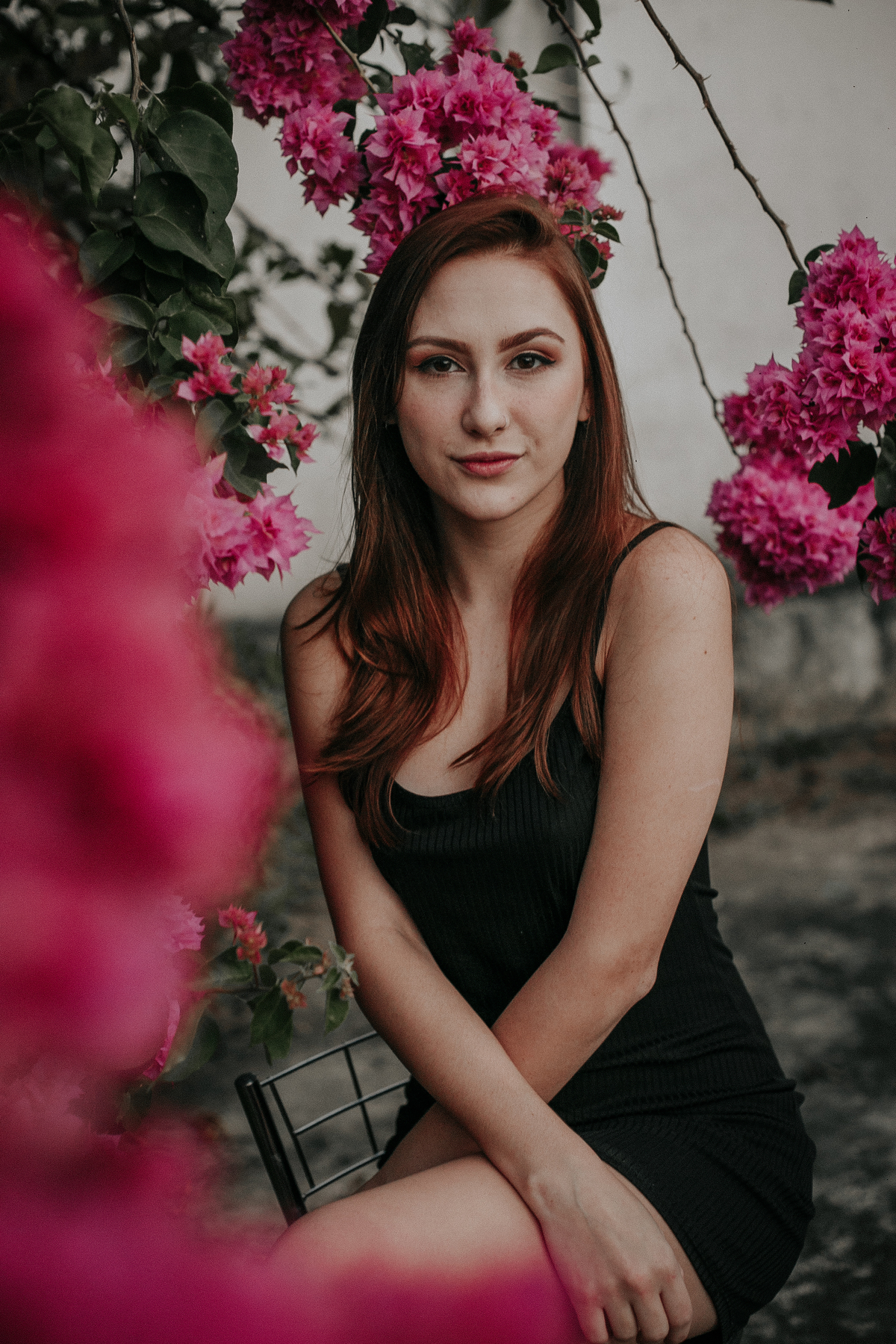 Ensaio feminino casual em casa no qual usamos inspiração de diversas poses e vários looks para ensaio fotografico indoor.