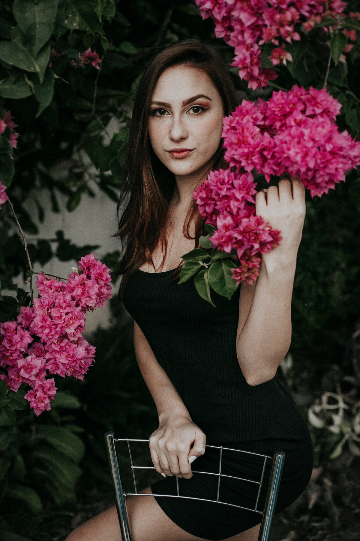 Ensaio feminino casual em casa no qual usamos inspiração de diversas poses e vários looks para ensaio fotografico indoor.