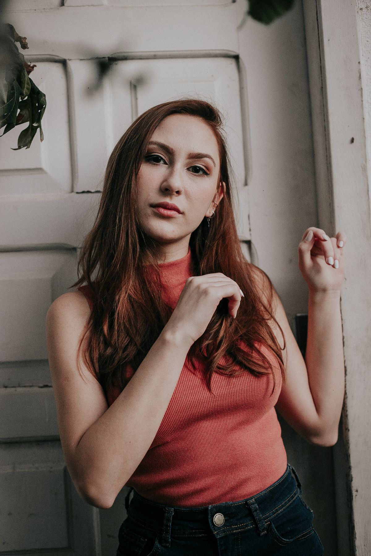 Ensaio feminino casual em casa no qual usamos inspiração de diversas poses e vários looks para ensaio fotografico indoor.