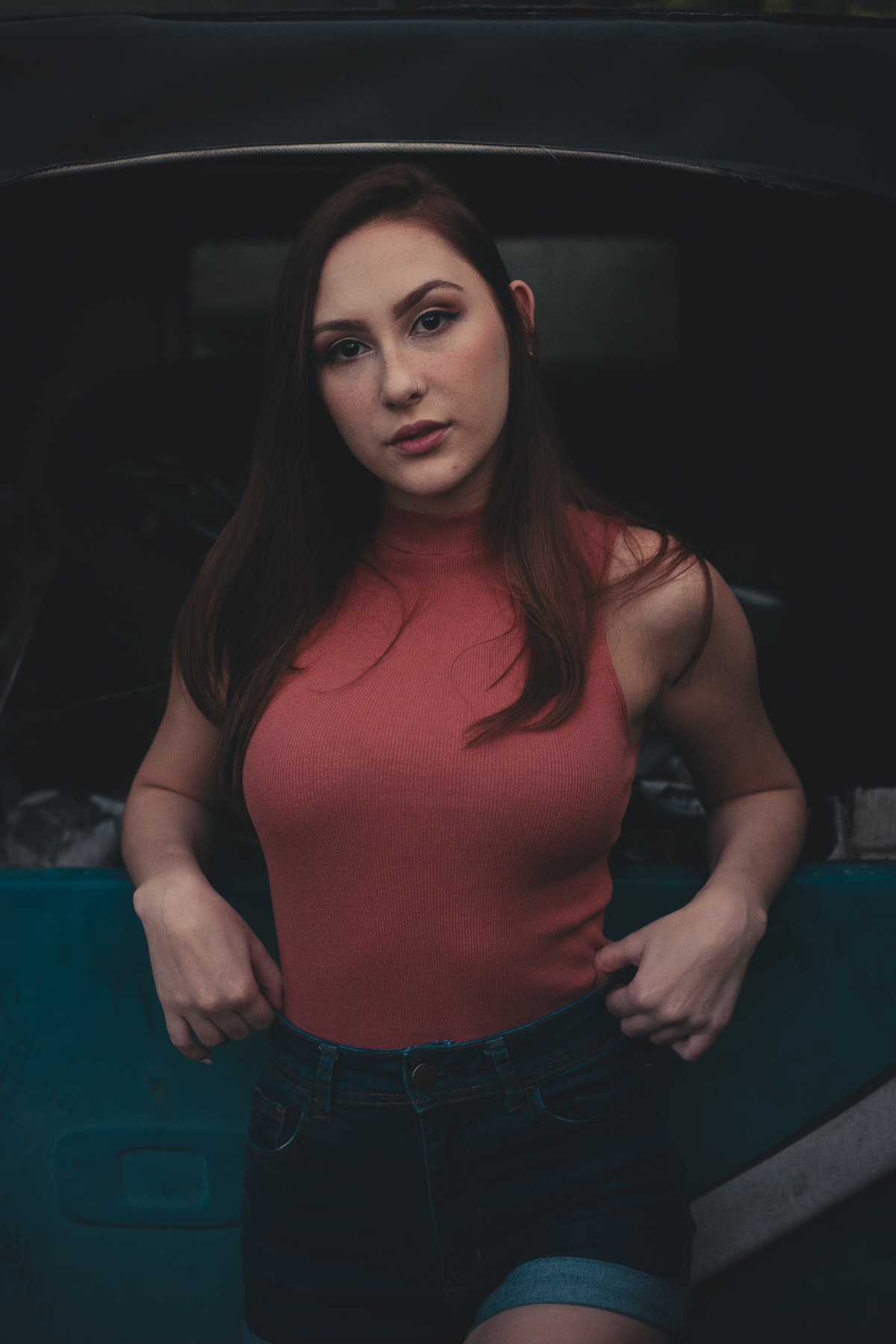 Ensaio feminino casual em casa no qual usamos inspiração de diversas poses e vários looks para ensaio fotografico indoor.