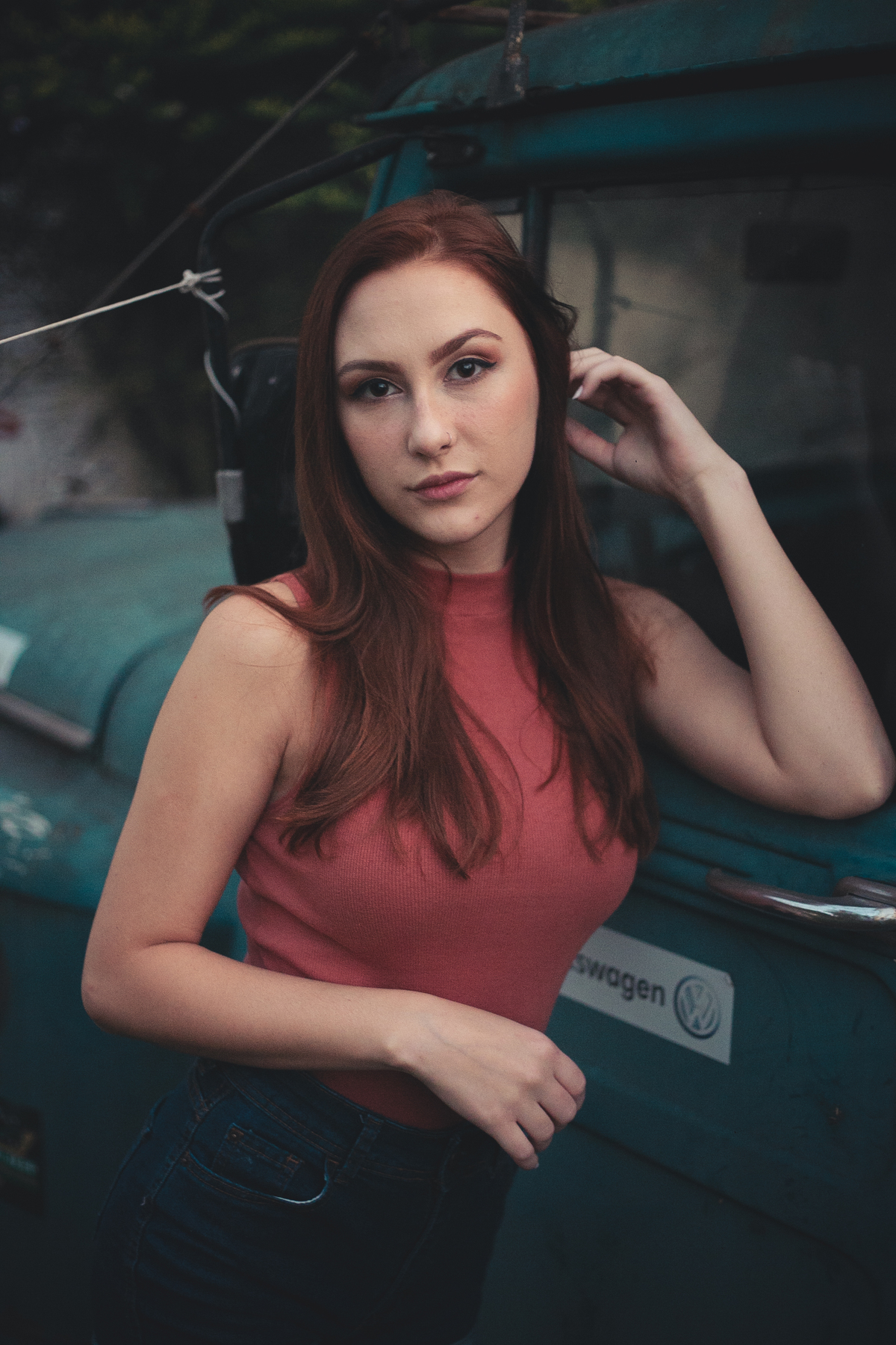 Ensaio feminino casual em casa no qual usamos inspiração de diversas poses e vários looks para ensaio fotografico indoor.