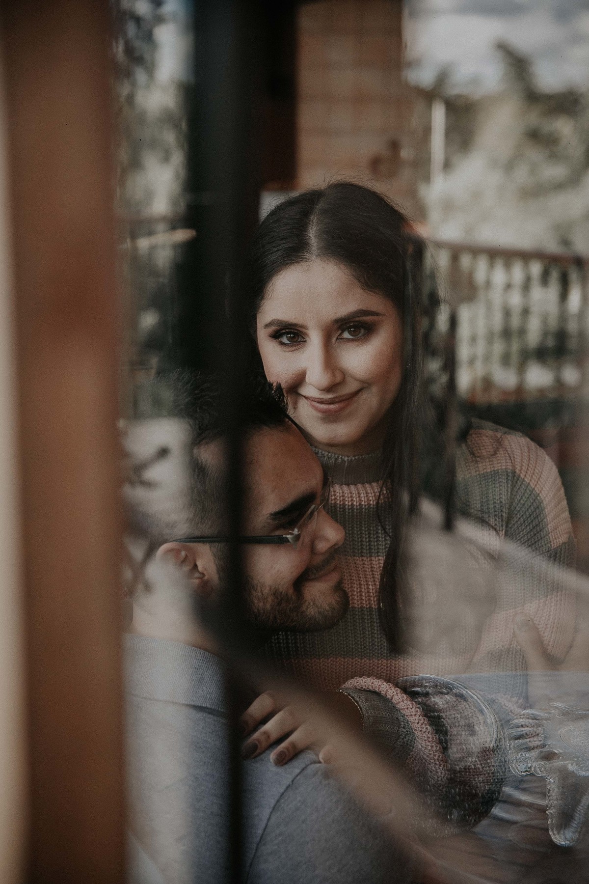 inspiração de casal feito em casa no estilo home mood. Fotos que podem ser inspiração para ensaio fotografico de dia dos namorados. Fotos Mar de Morros em Nova Lima MG