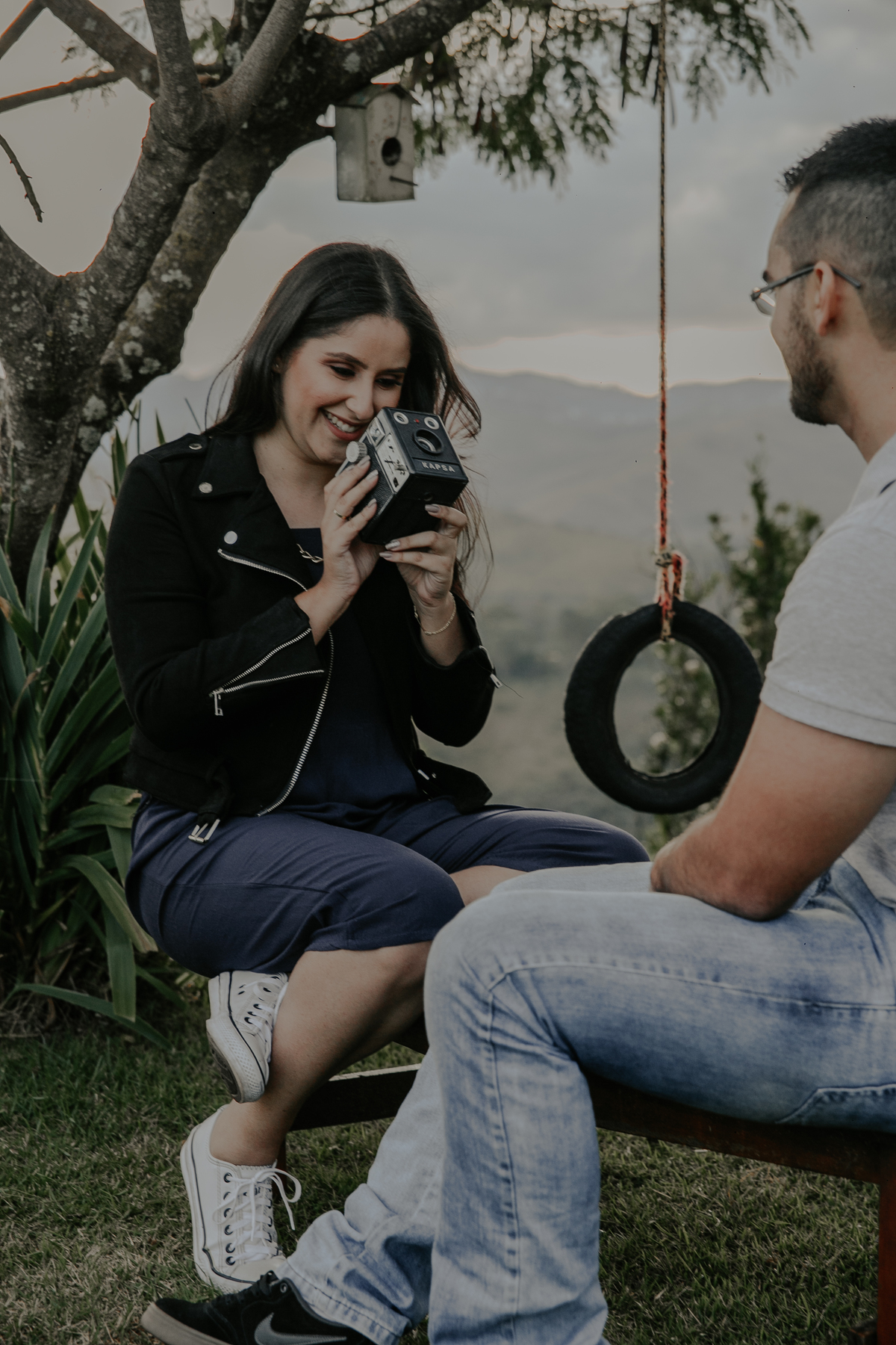 inspiração de casal feito em casa no estilo home mood. Fotos que podem ser inspiração para ensaio fotografico de dia dos namorados. Fotos Mar de Morros em Nova Lima MG