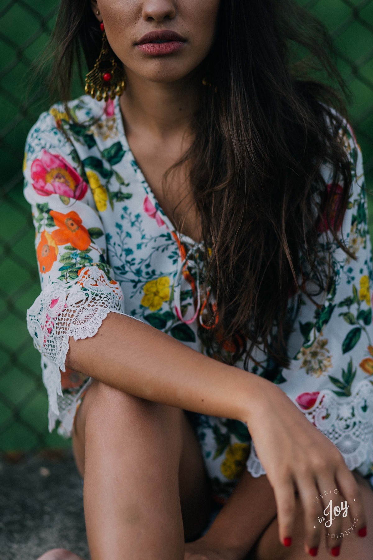 retrato feminino da Alicia Bethania feito em Betim pelo Studio Injoy Fotografia