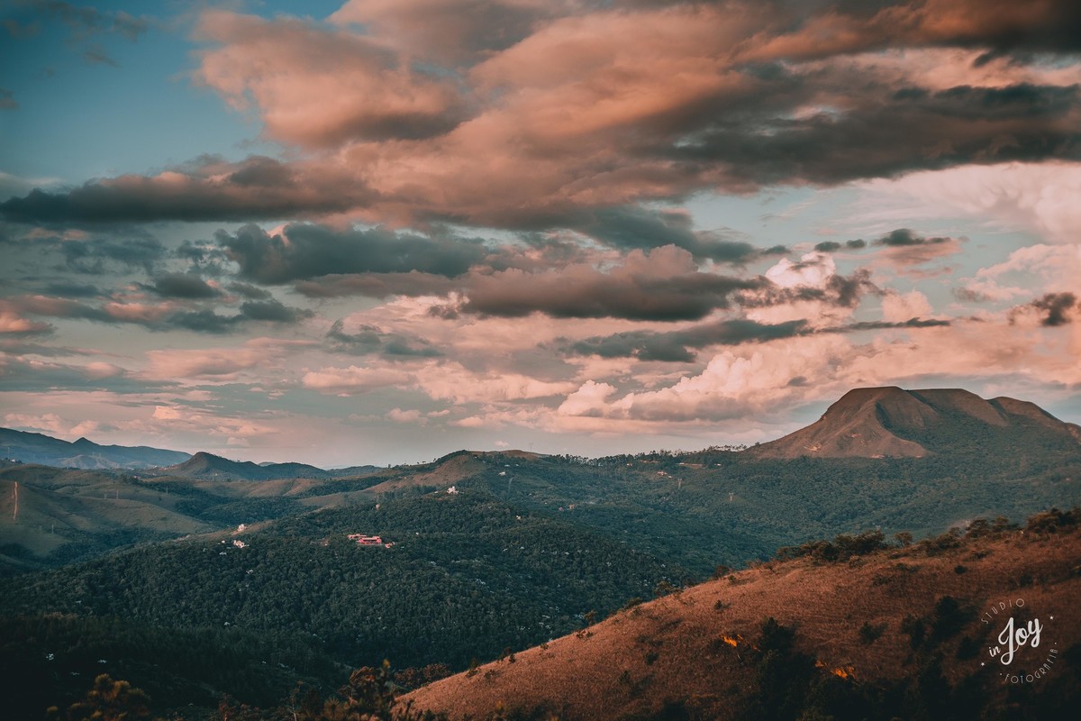 foto do mirante de macacos mg em que foi realizado um ensaio fotografico feminino