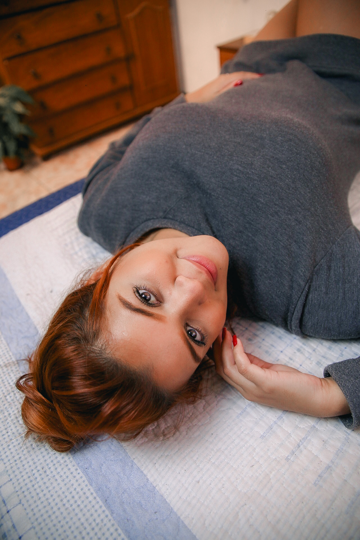 ensaio fotografico em casa em uma fotografia feminina em bh