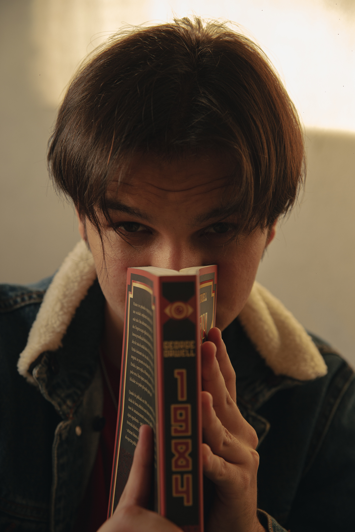 Inspiração de fotos masculinas com livro