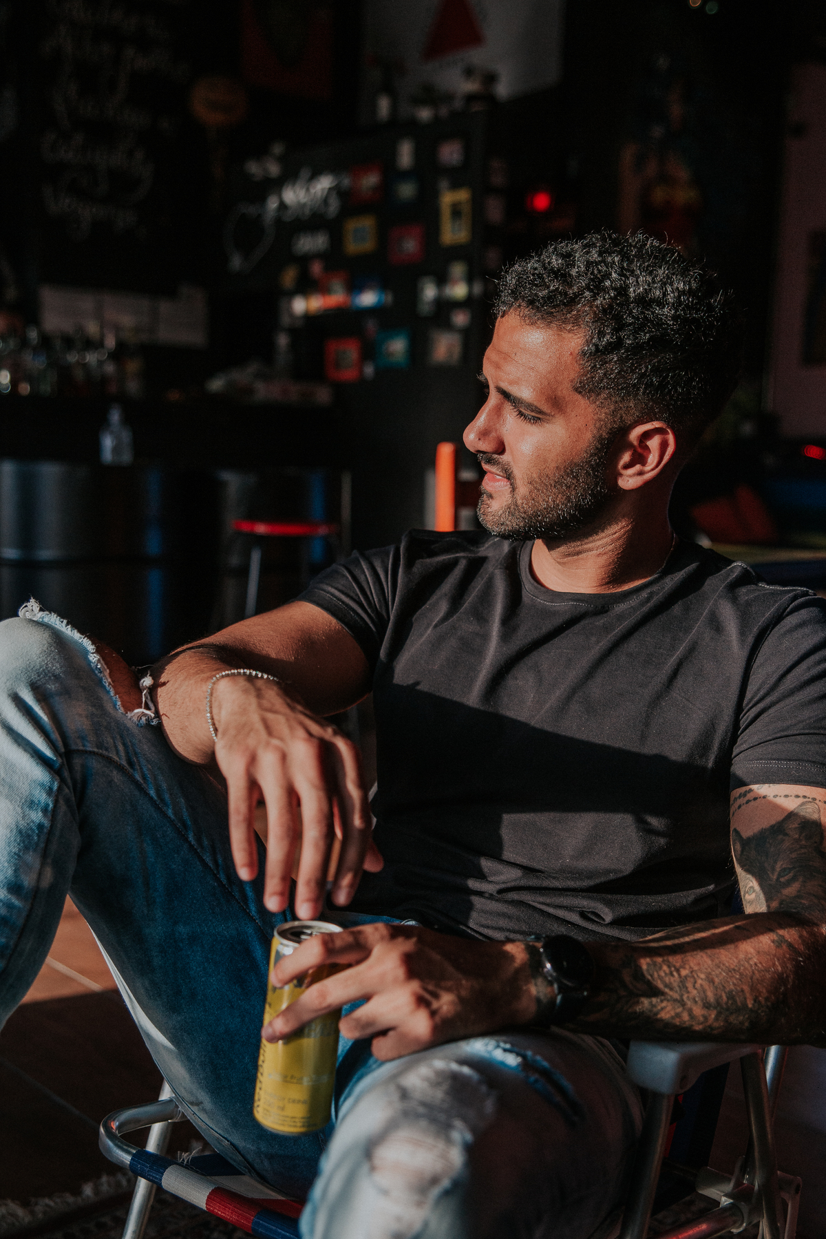 Ensaio Masculino em BH feito no bar Micorazon na rua sapucai no por do sol