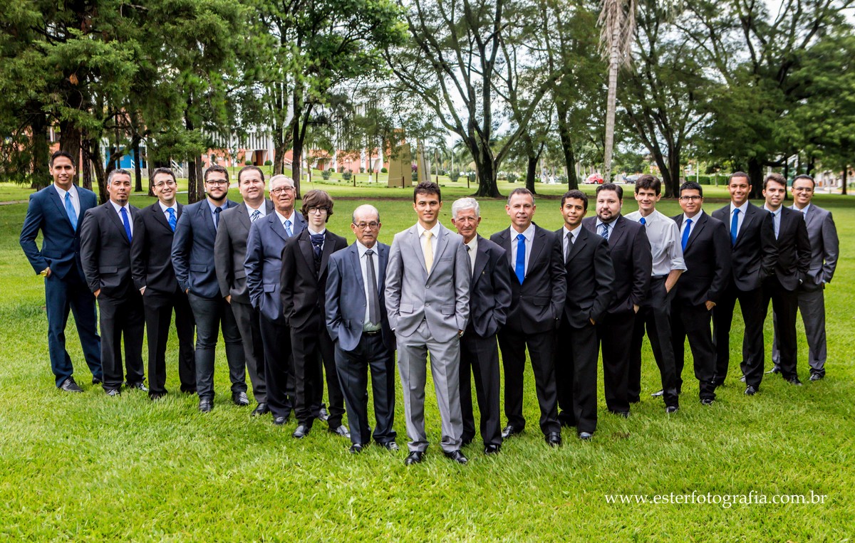 Fotos dos homens com o noivo