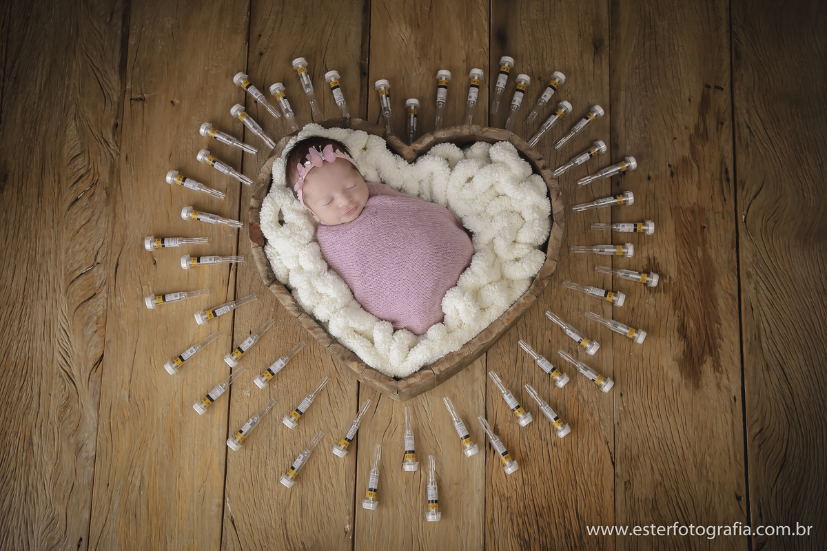 Ensaio newborn Campinas com seringa