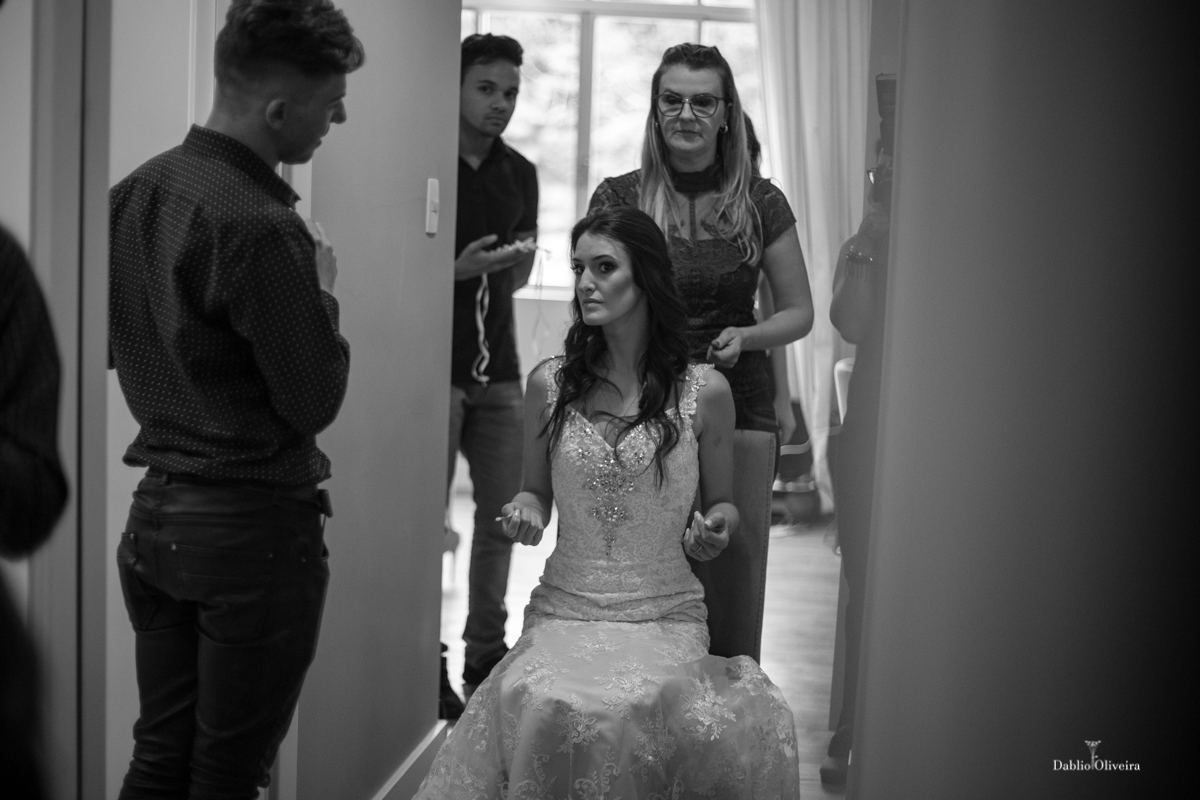 Fotógrafo captura foto da noiva se arrumando