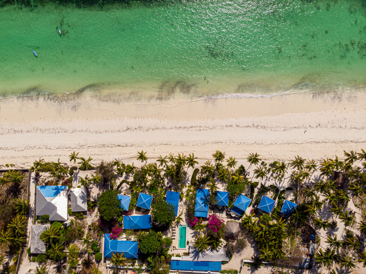 Fotos de Hotéis na praia  em Zanzibar drone mostrando a pousada e o mar 