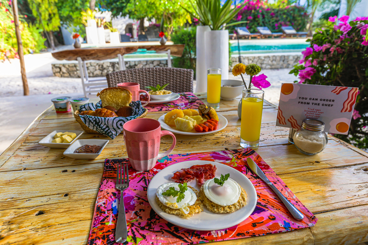 Fotos de Hotéis na praia em Zanzibar cafeda da manha na pousada 