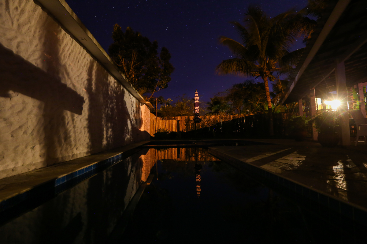 Fotografia profissional para casas e apartamentos piscina com estrelas 