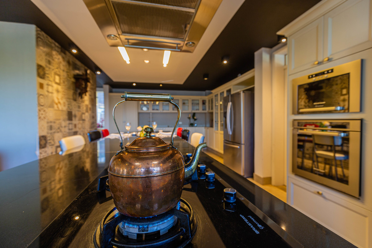 
Fotografia Profissional de residências e apartamentos. Cozinha residencial 10. Alphaville. 