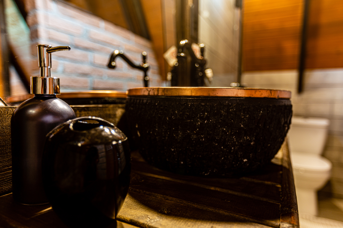 Detalhes da pia no  Vista do Vale Chalés