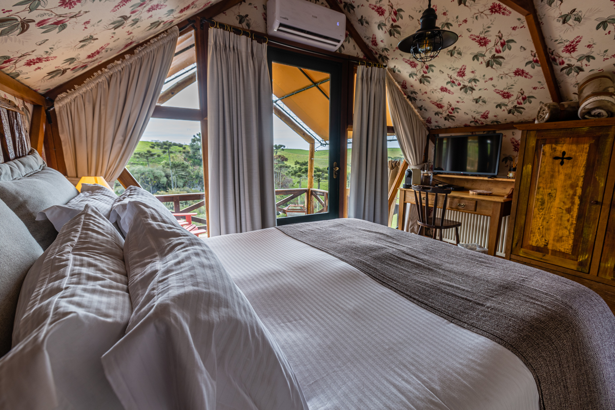 O conforto da barraca de Luxo.   Parador Cambará do Sul 