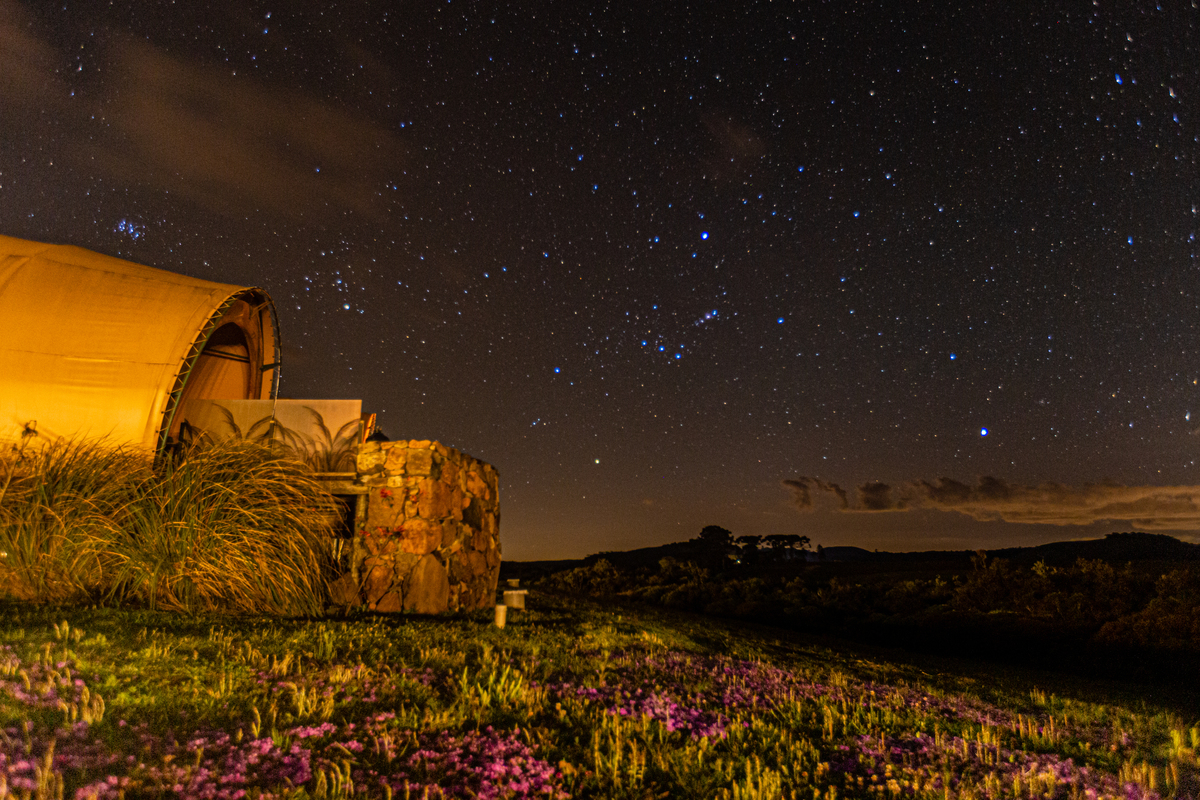 Casulos do Parador e milhões de estrelas. 