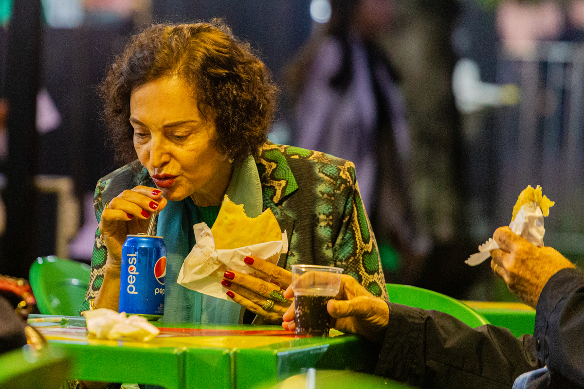 Um pastel e uma Pepsi em Gramado, 
