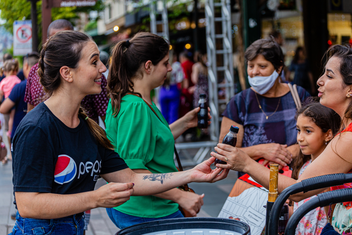 Blitz da Pepsi Black em Gramado.  Rua coberta